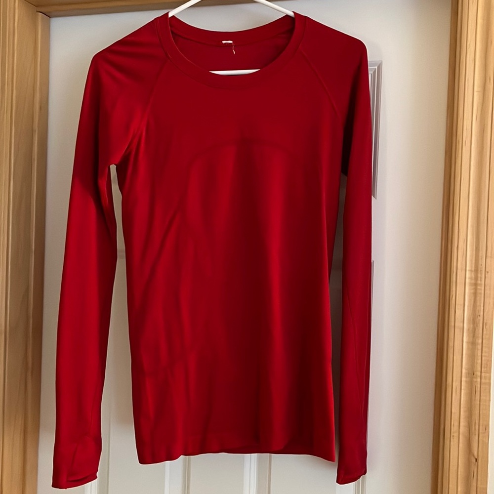 Lululemon long sleeve swiftly tech. Like new condition!
